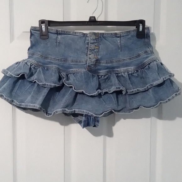 Chic Denim Ruffle Skort - Picture 1 of 5